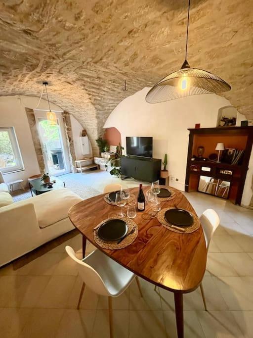 Charmante Maison De Village Au Pied Du Luberon Cabrieres-d'Aigues Exterior foto